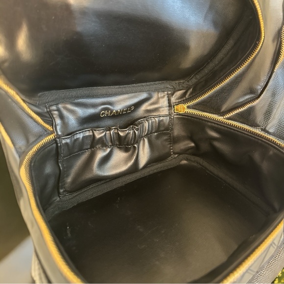 💎Chanel Quilted Coco Vanity Case💎 - Picture 10 of 12